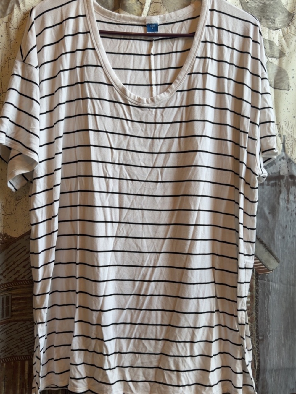 Old Navy Women's White and Black Striped Scoop Neck Tee